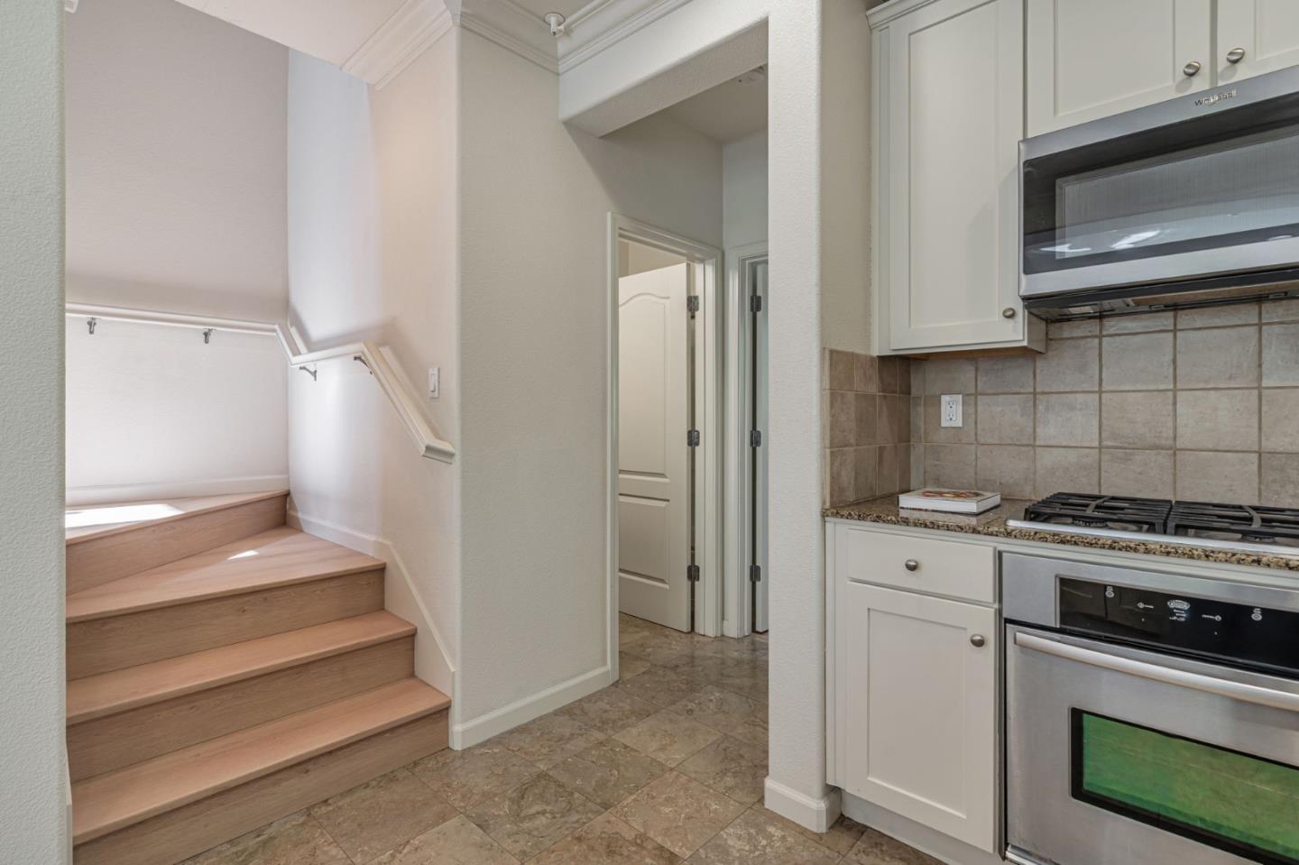 Detail Gallery Image 13 of 36 For 207 Peppermint Tree Ter #4,  Sunnyvale,  CA 94086 - 3 Beds | 3 Baths