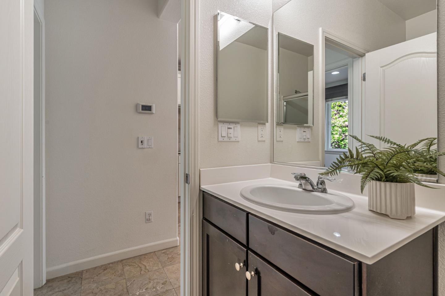 Detail Gallery Image 14 of 36 For 207 Peppermint Tree Ter #4,  Sunnyvale,  CA 94086 - 3 Beds | 3 Baths