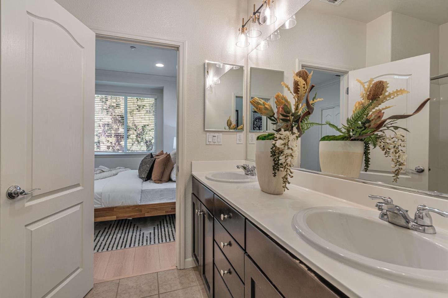 Detail Gallery Image 25 of 36 For 207 Peppermint Tree Ter #4,  Sunnyvale,  CA 94086 - 3 Beds | 3 Baths