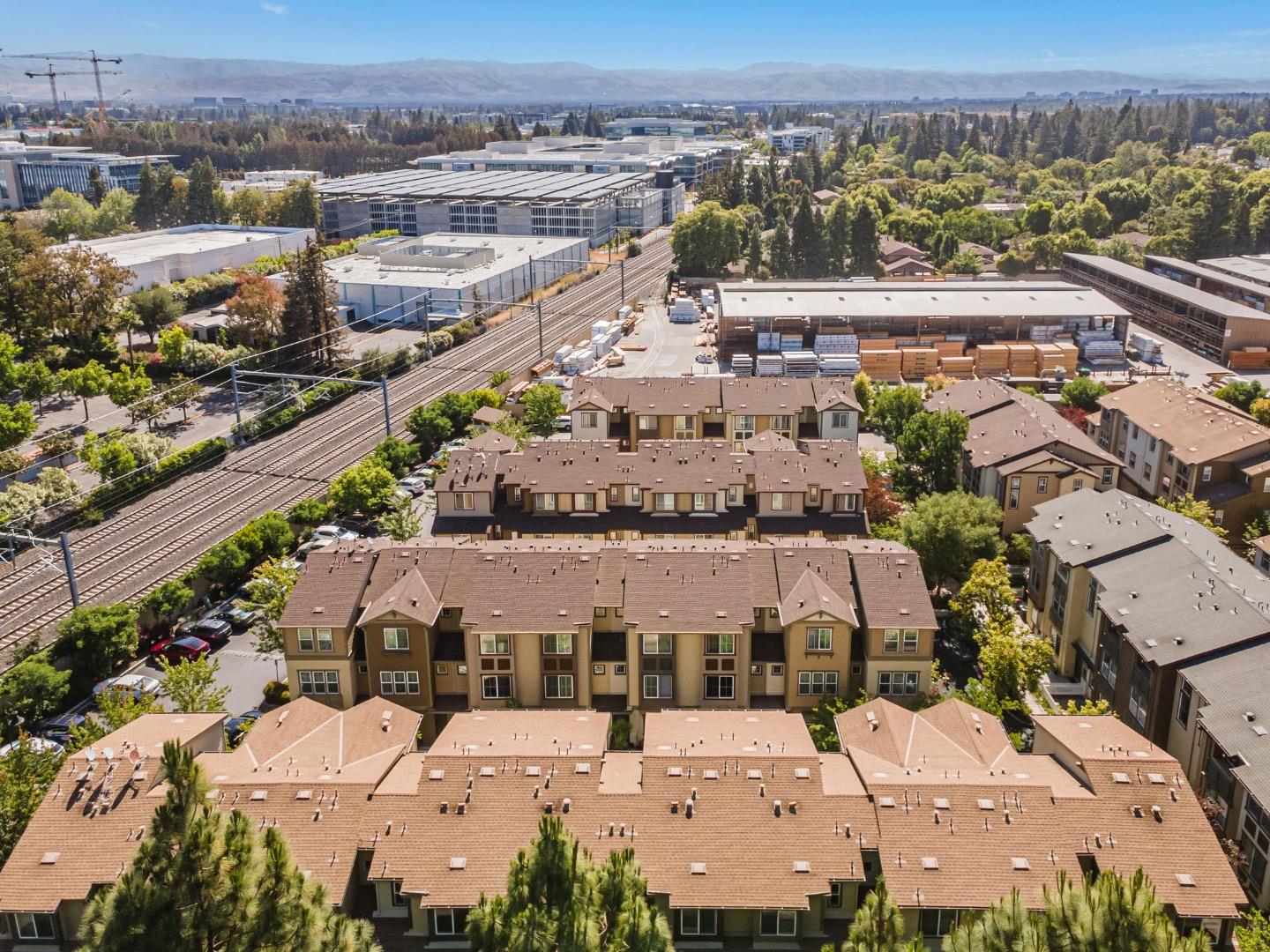 Detail Gallery Image 34 of 36 For 207 Peppermint Tree Ter #4,  Sunnyvale,  CA 94086 - 3 Beds | 3 Baths