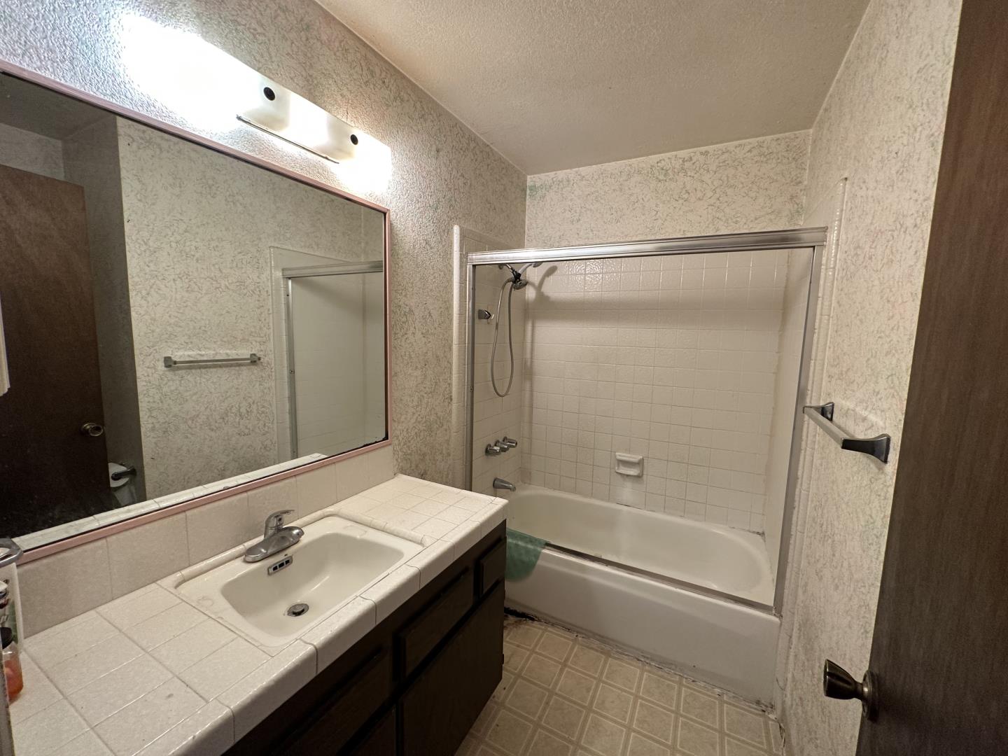 Detail Gallery Image 10 of 17 For 840 N Madeira Ave, Salinas,  CA 93905 - 3 Beds | 2 Baths