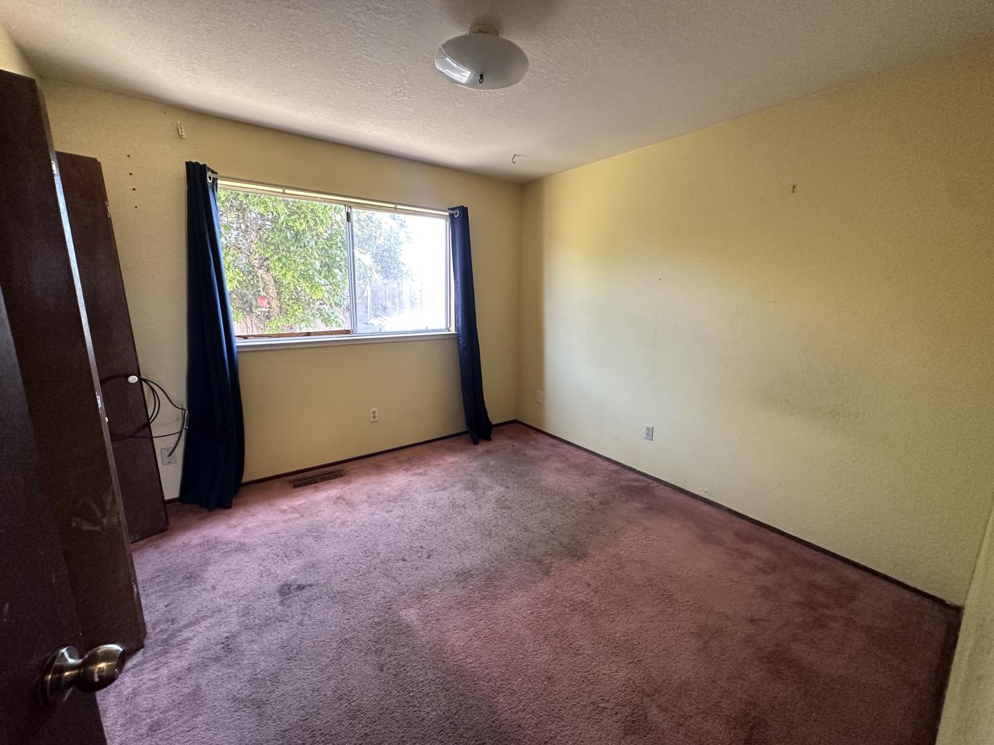 Detail Gallery Image 11 of 17 For 840 N Madeira Ave, Salinas,  CA 93905 - 3 Beds | 2 Baths