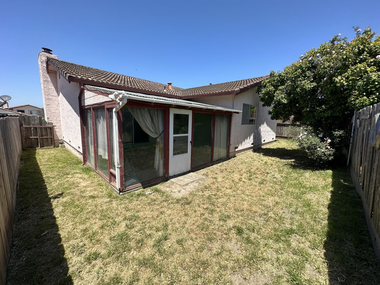 Detail Gallery Image 14 of 17 For 840 N Madeira Ave, Salinas,  CA 93905 - 3 Beds | 2 Baths