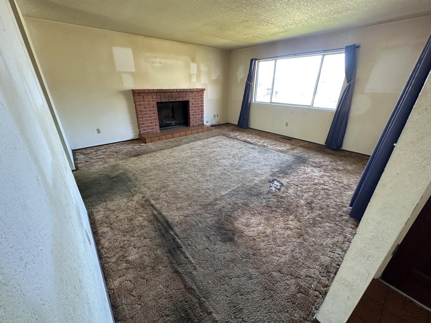 Detail Gallery Image 3 of 17 For 840 N Madeira Ave, Salinas,  CA 93905 - 3 Beds | 2 Baths