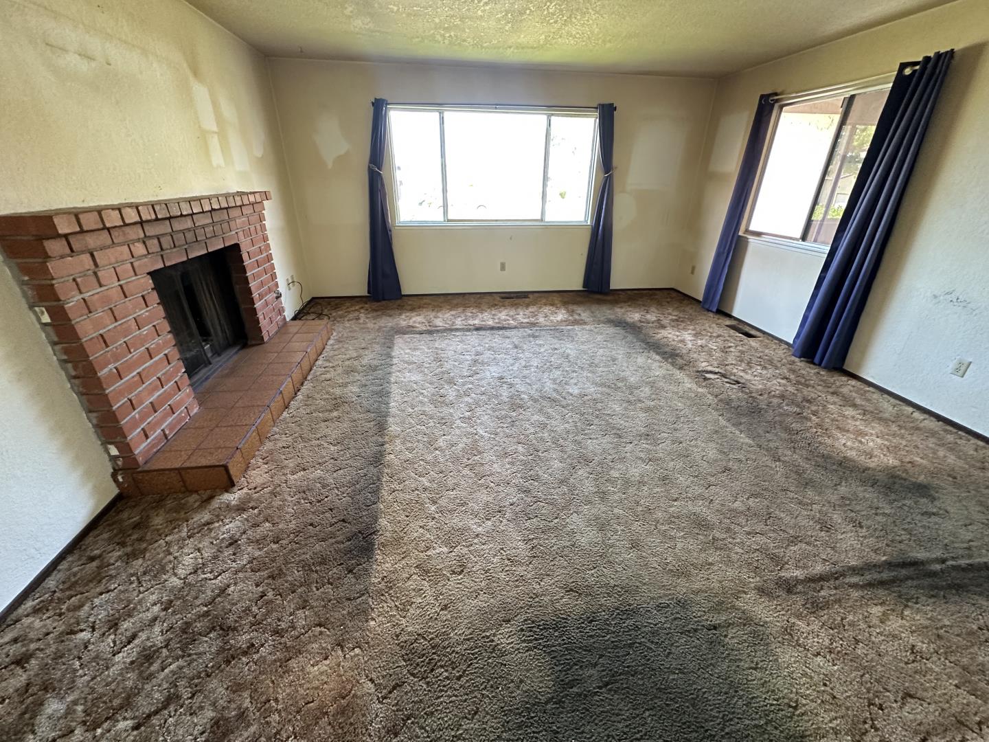 Detail Gallery Image 4 of 17 For 840 N Madeira Ave, Salinas,  CA 93905 - 3 Beds | 2 Baths