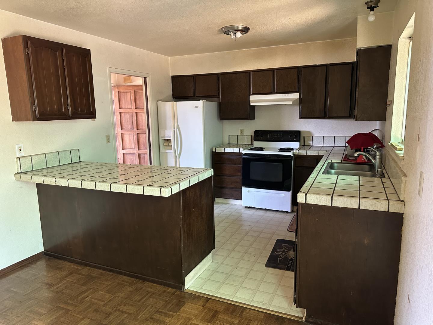 Detail Gallery Image 5 of 17 For 840 N Madeira Ave, Salinas,  CA 93905 - 3 Beds | 2 Baths