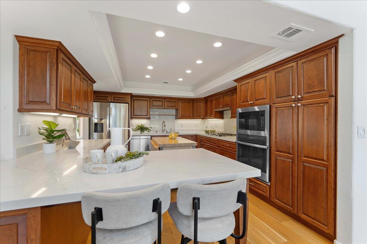 Detail Gallery Image 11 of 40 For 115 El Pinar, Los Gatos,  CA 95032 - 2 Beds | 2 Baths