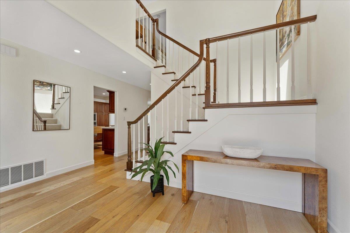 Detail Gallery Image 4 of 40 For 115 El Pinar, Los Gatos,  CA 95032 - 2 Beds | 2 Baths
