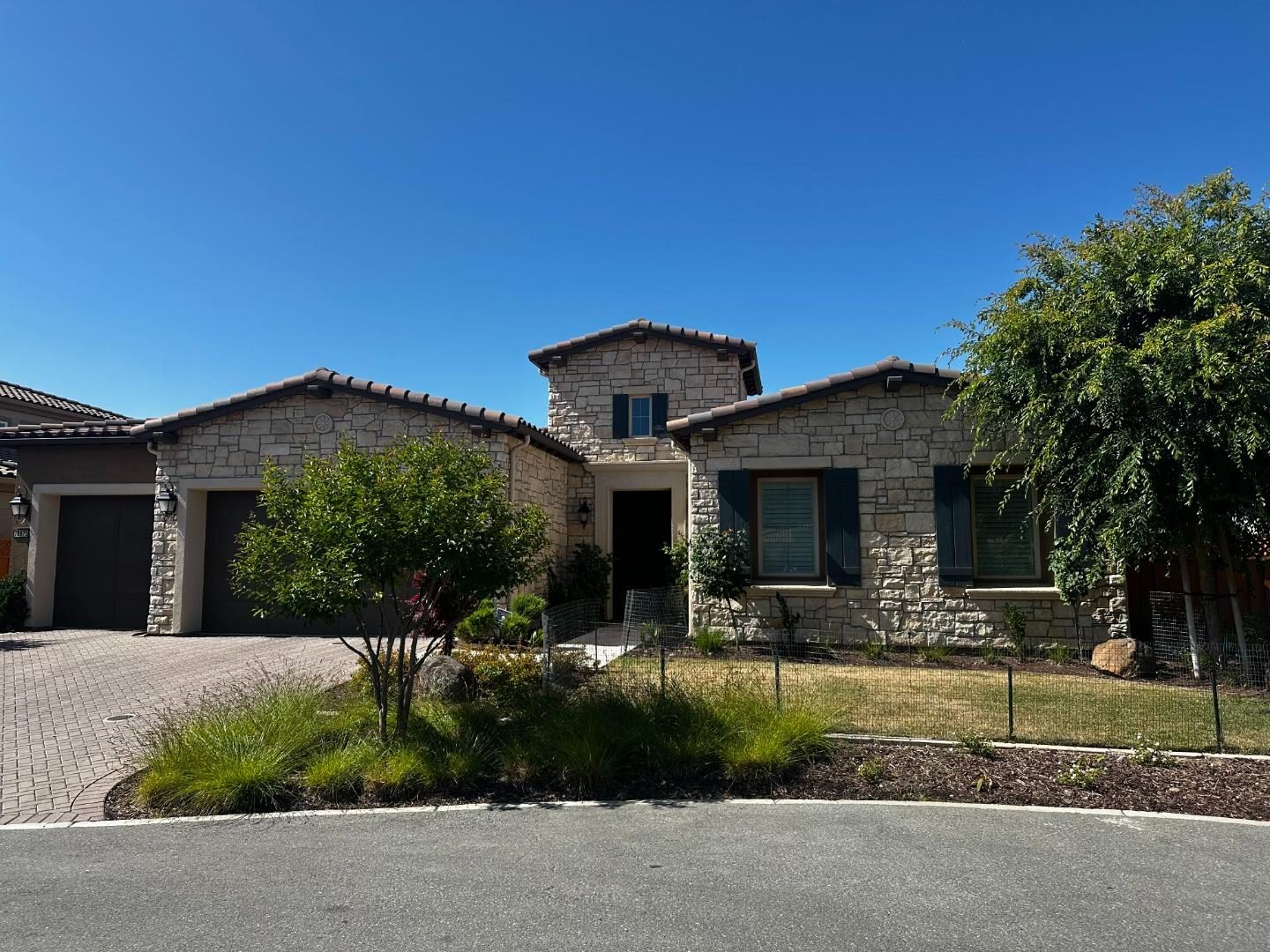 Detail Gallery Image 3 of 3 For 18675 Corte Arcangel, Morgan Hill,  CA 95037 - 4 Beds | 4/1 Baths