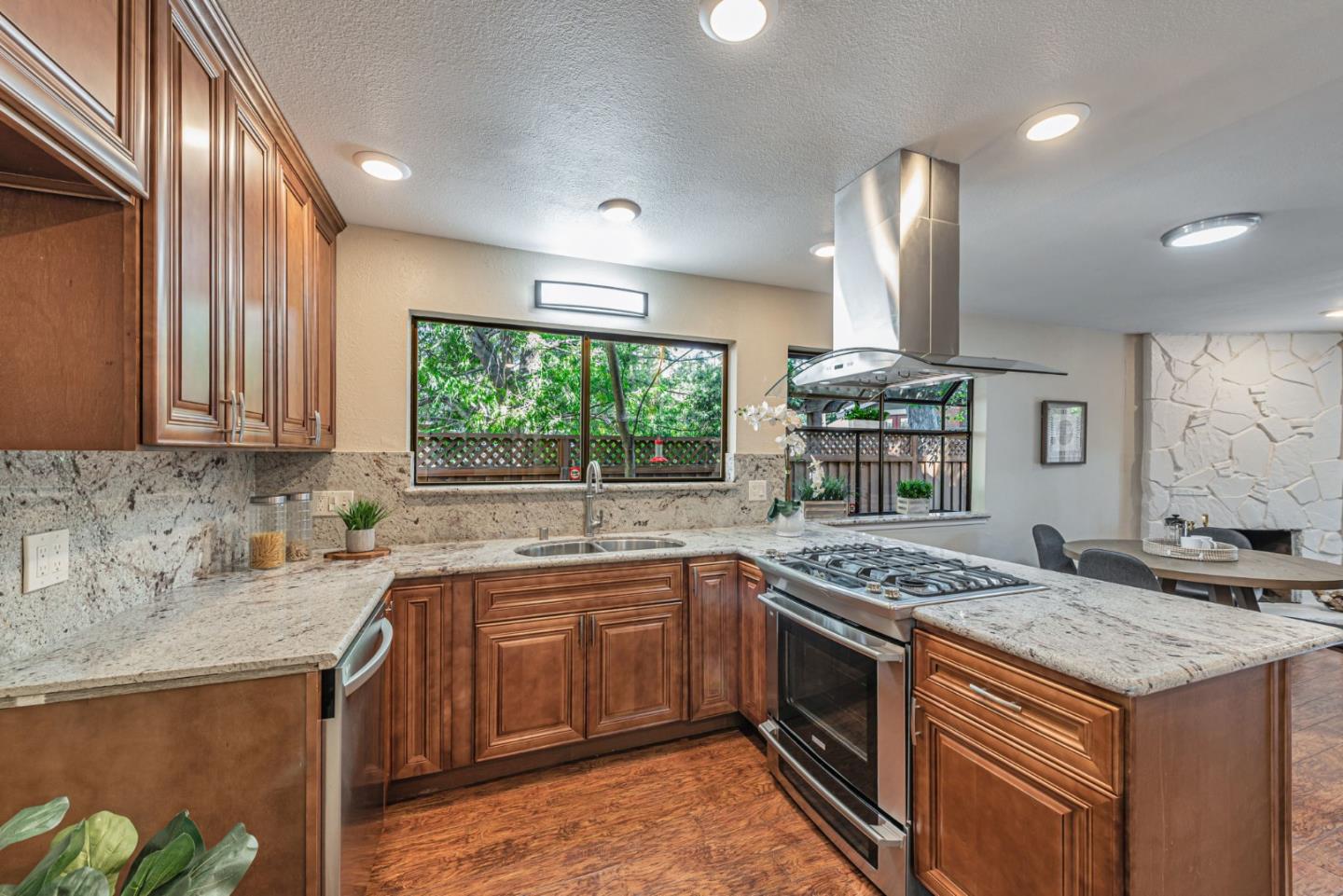 Detail Gallery Image 10 of 26 For 16904 Spencer Ave, Los Gatos,  CA 95032 - 4 Beds | 2/1 Baths