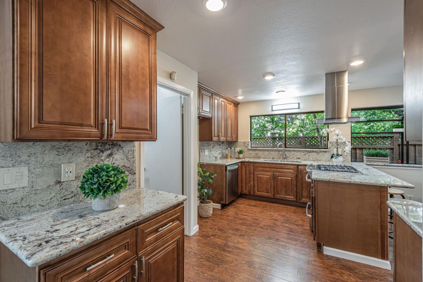 Detail Gallery Image 8 of 26 For 16904 Spencer Ave, Los Gatos,  CA 95032 - 4 Beds | 2/1 Baths