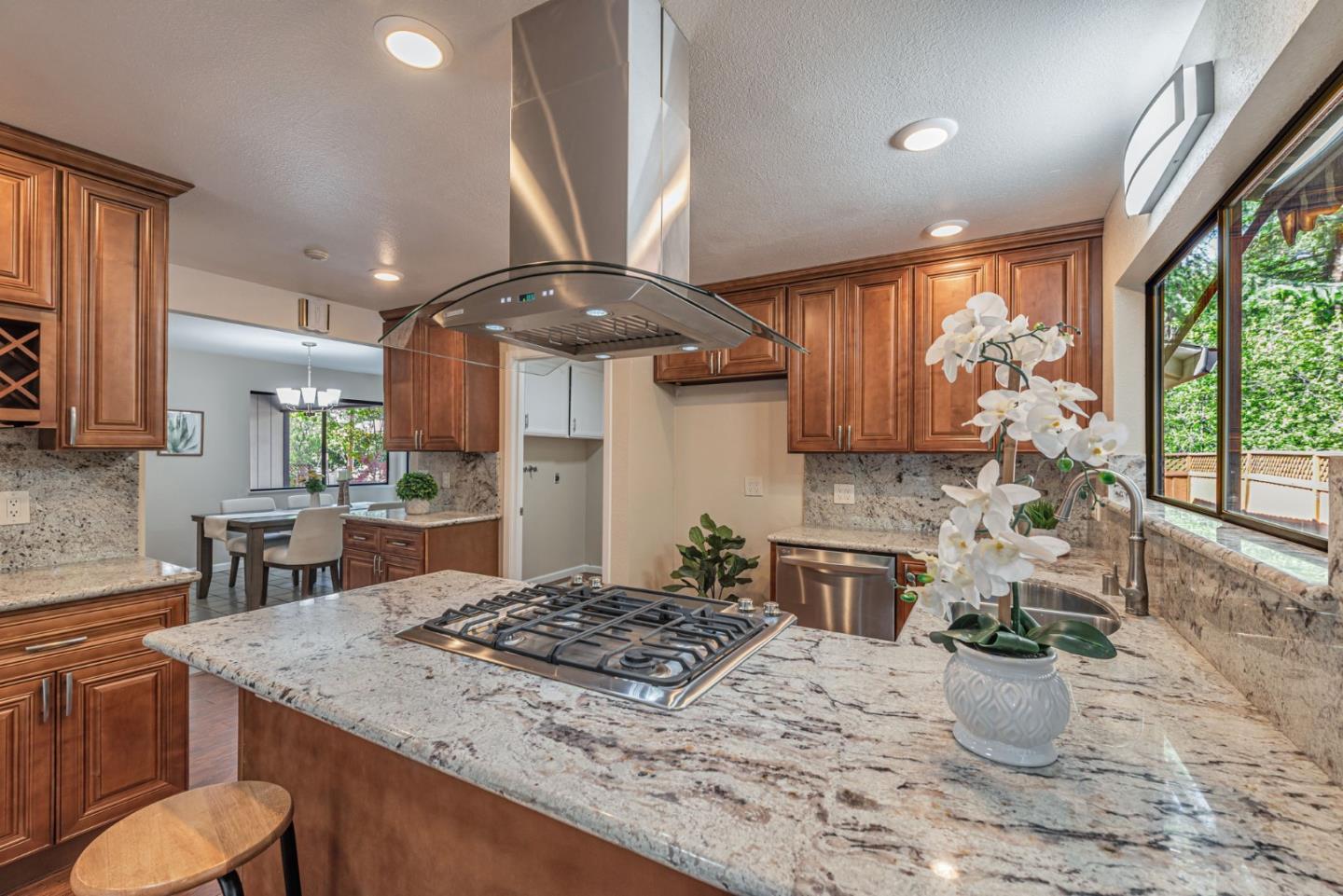 Detail Gallery Image 9 of 26 For 16904 Spencer Ave, Los Gatos,  CA 95032 - 4 Beds | 2/1 Baths