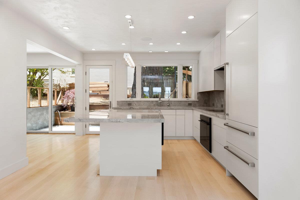 Detail Gallery Image 10 of 28 For 95 Nordhoff St, San Francisco,  CA 94131 - 4 Beds | 5 Baths