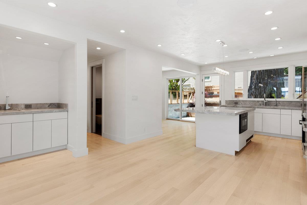 Detail Gallery Image 11 of 28 For 95 Nordhoff St, San Francisco,  CA 94131 - 4 Beds | 5 Baths