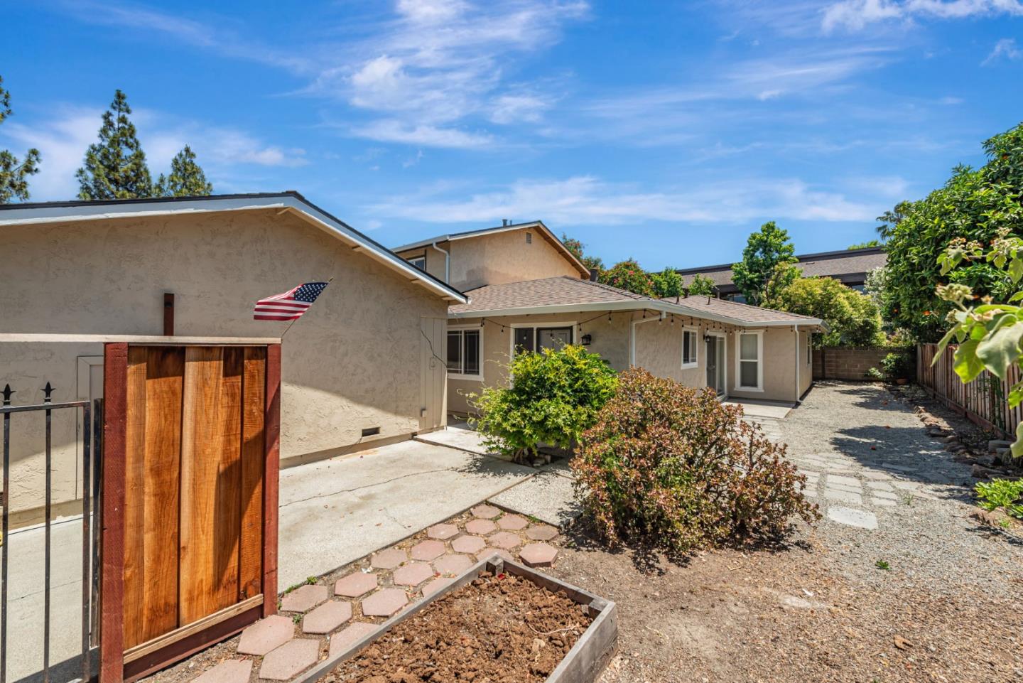 Detail Gallery Image 4 of 37 For 6422 Trinidad Dr, San Jose,  CA 95120 - 2 Beds | 2 Baths