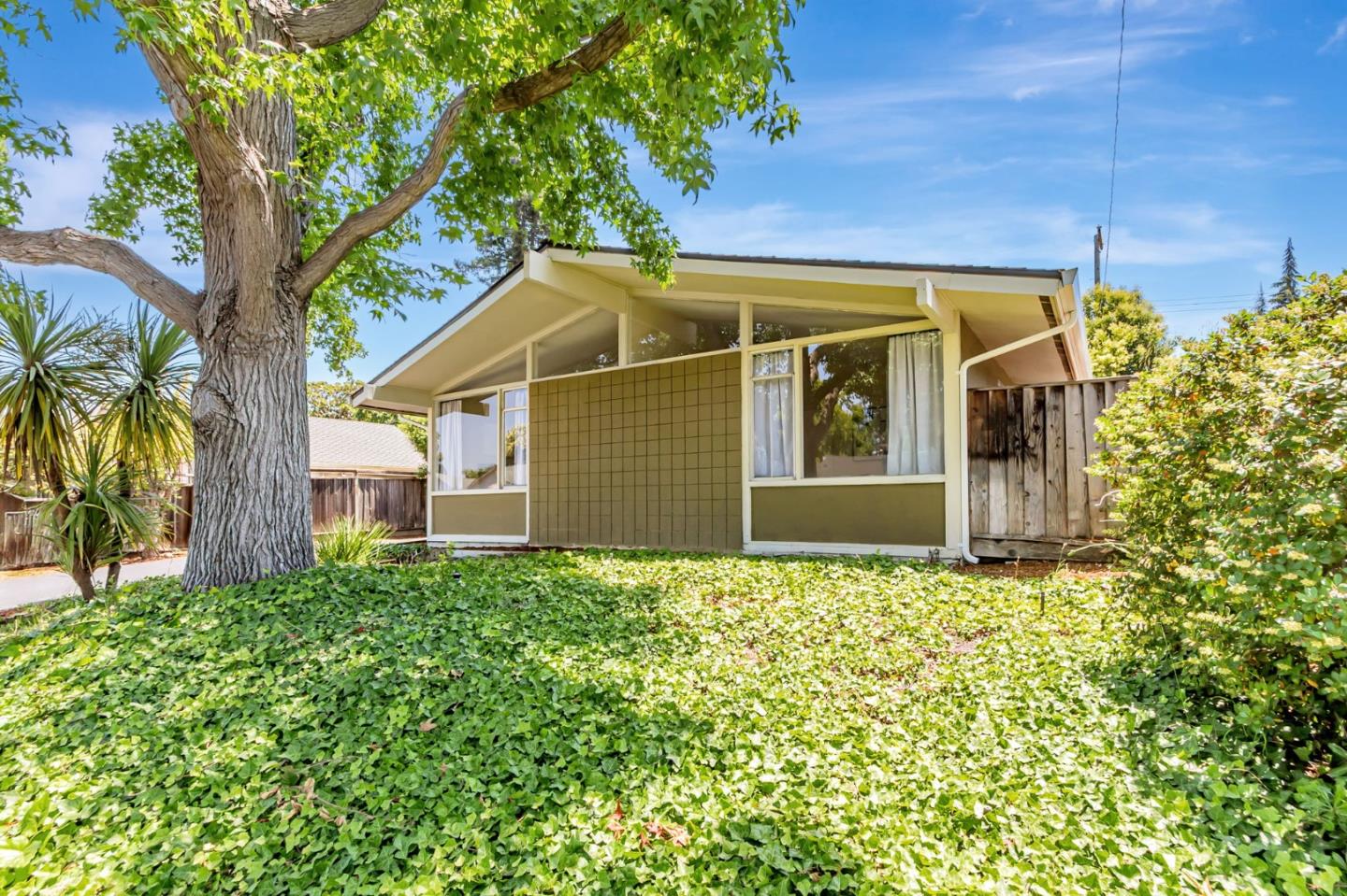 Detail Gallery Image 4 of 53 For 3846 Shasta Dr, Santa Clara,  CA 95051 - 4 Beds | 3 Baths
