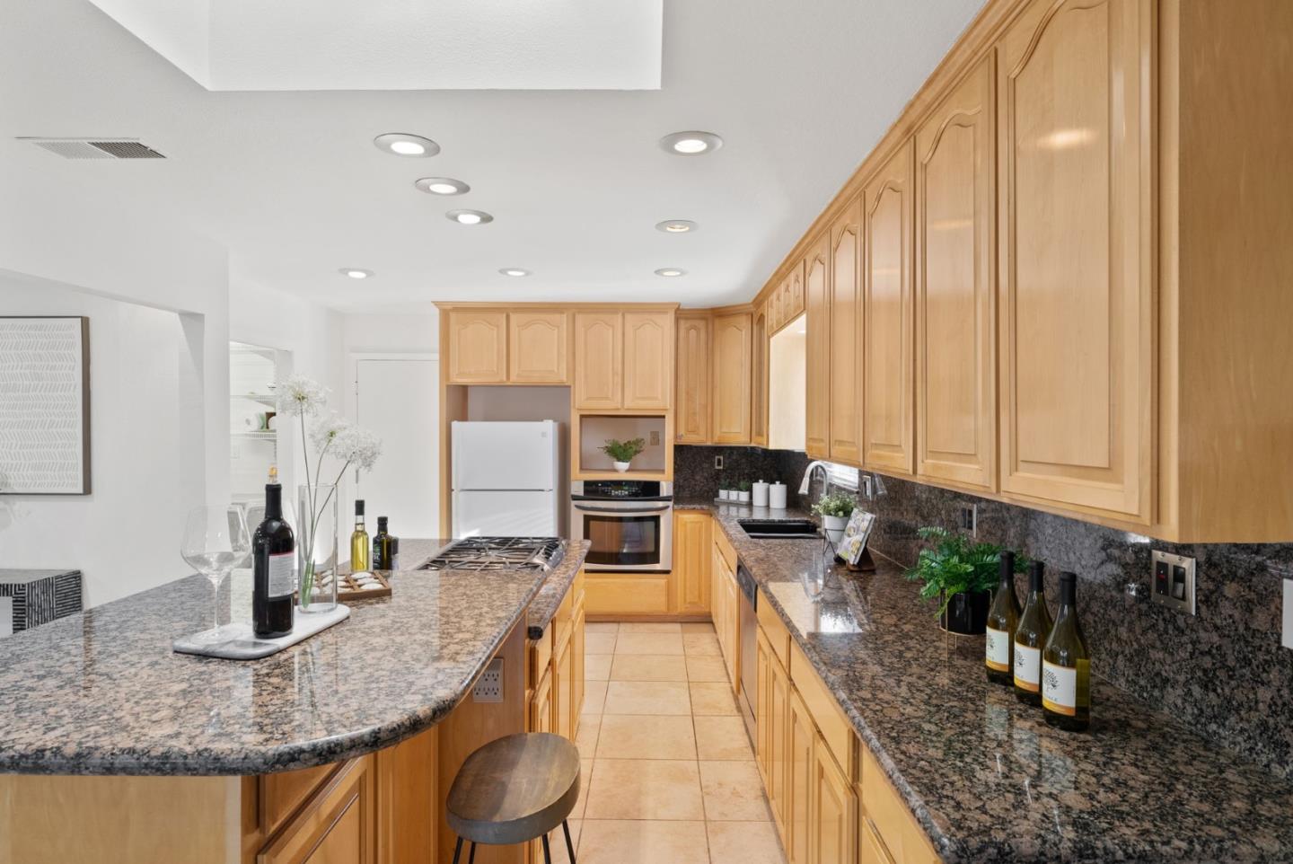 Detail Gallery Image 8 of 46 For 4555 Mccoy Ave, San Jose,  CA 95130 - 4 Beds | 2 Baths