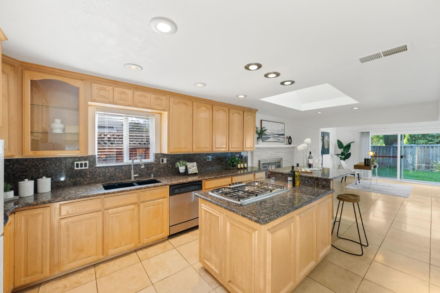 Detail Gallery Image 9 of 46 For 4555 Mccoy Ave, San Jose,  CA 95130 - 4 Beds | 2 Baths