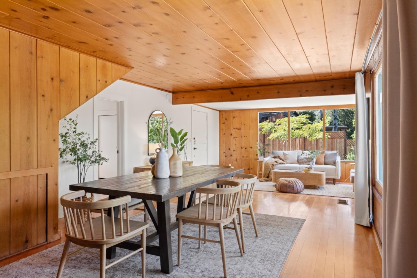 Detail Gallery Image 10 of 45 For 18 Upper Cir, Carmel Valley,  CA 93924 - 5 Beds | 2 Baths