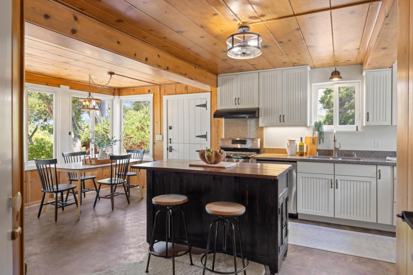 Detail Gallery Image 12 of 45 For 18 Upper Cir, Carmel Valley,  CA 93924 - 5 Beds | 2 Baths
