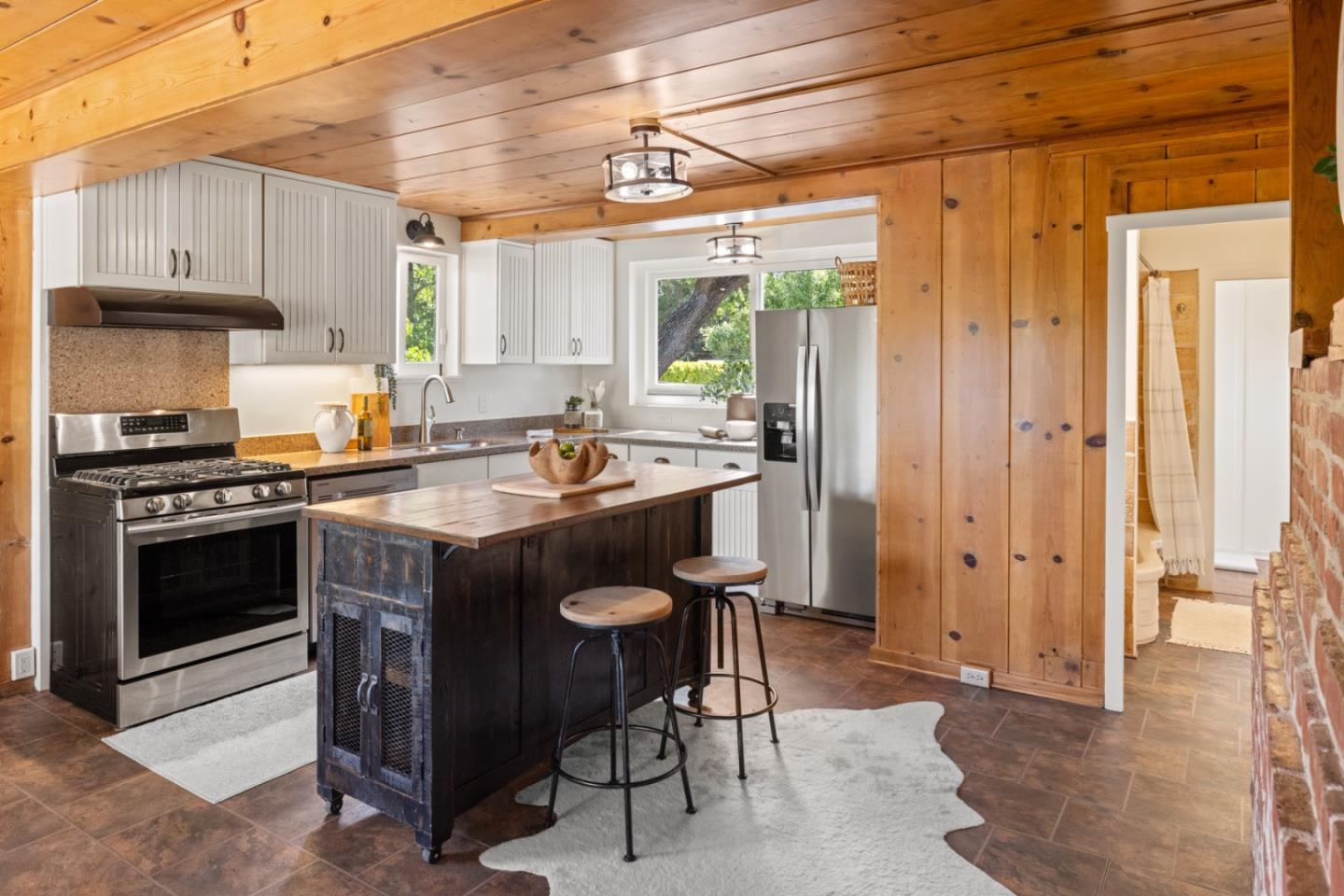 Detail Gallery Image 13 of 45 For 18 Upper Cir, Carmel Valley,  CA 93924 - 5 Beds | 2 Baths