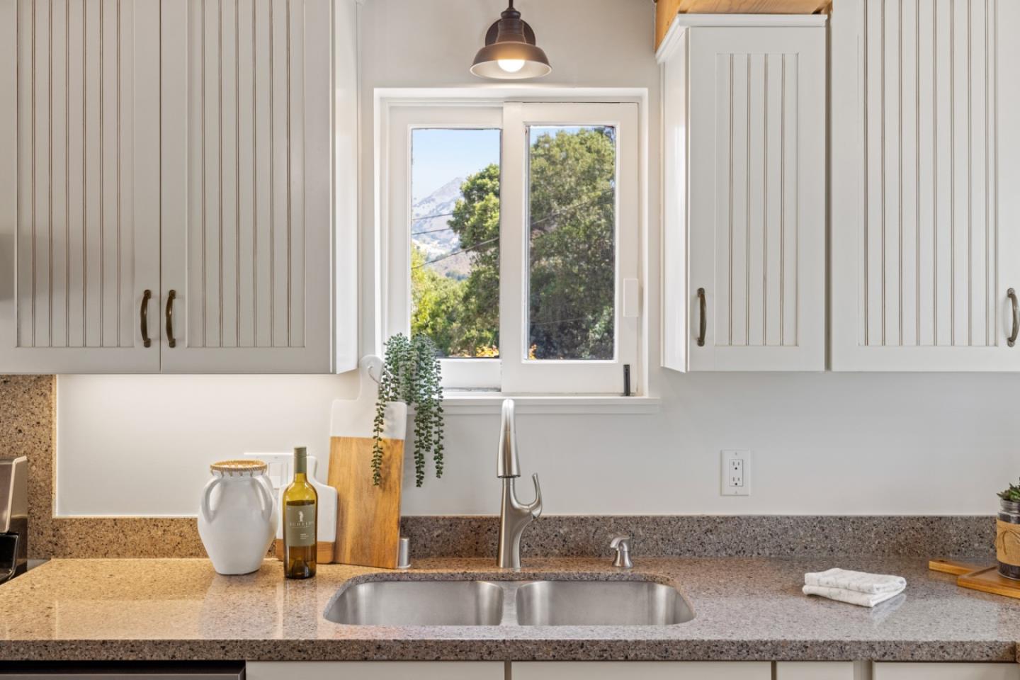 Detail Gallery Image 14 of 45 For 18 Upper Cir, Carmel Valley,  CA 93924 - 5 Beds | 2 Baths