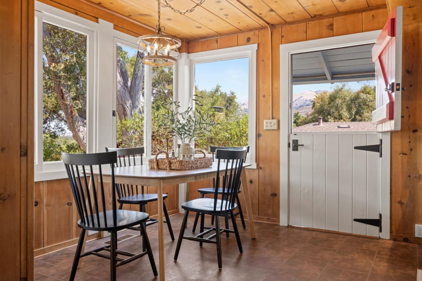 Detail Gallery Image 15 of 45 For 18 Upper Cir, Carmel Valley,  CA 93924 - 5 Beds | 2 Baths