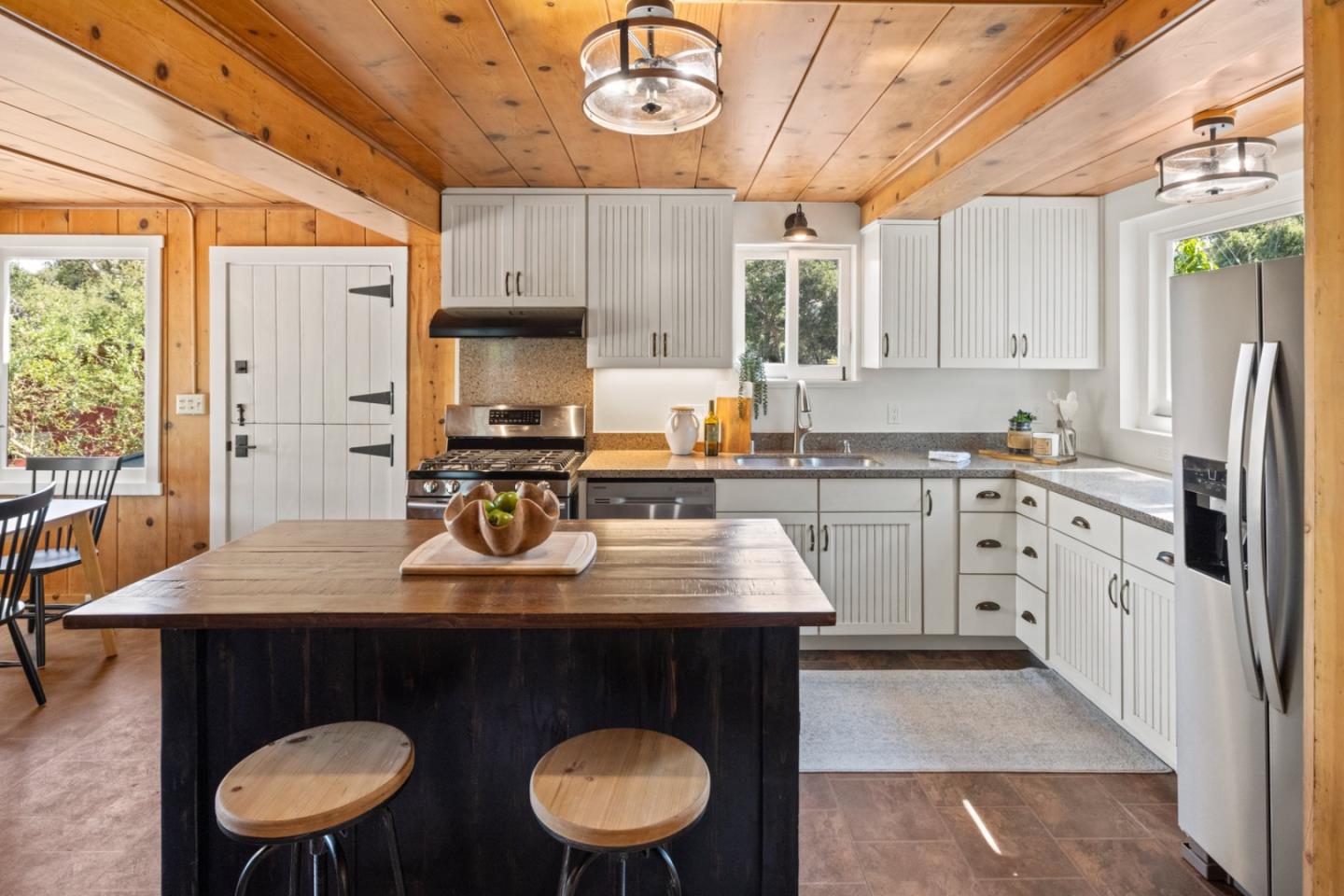 Detail Gallery Image 17 of 45 For 18 Upper Cir, Carmel Valley,  CA 93924 - 5 Beds | 2 Baths