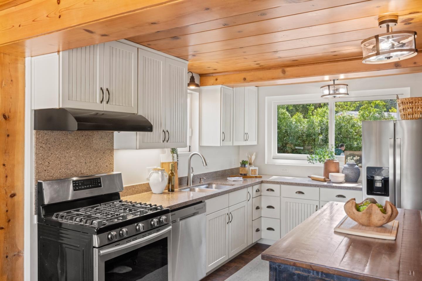 Detail Gallery Image 18 of 45 For 18 Upper Cir, Carmel Valley,  CA 93924 - 5 Beds | 2 Baths