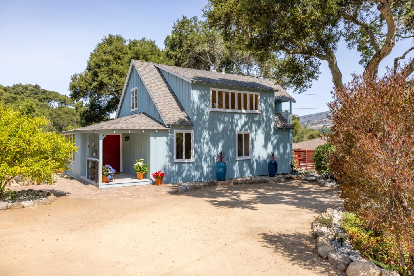 Detail Gallery Image 2 of 45 For 18 Upper Cir, Carmel Valley,  CA 93924 - 5 Beds | 2 Baths