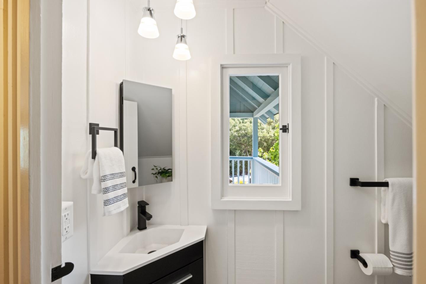 Detail Gallery Image 30 of 45 For 18 Upper Cir, Carmel Valley,  CA 93924 - 5 Beds | 2 Baths
