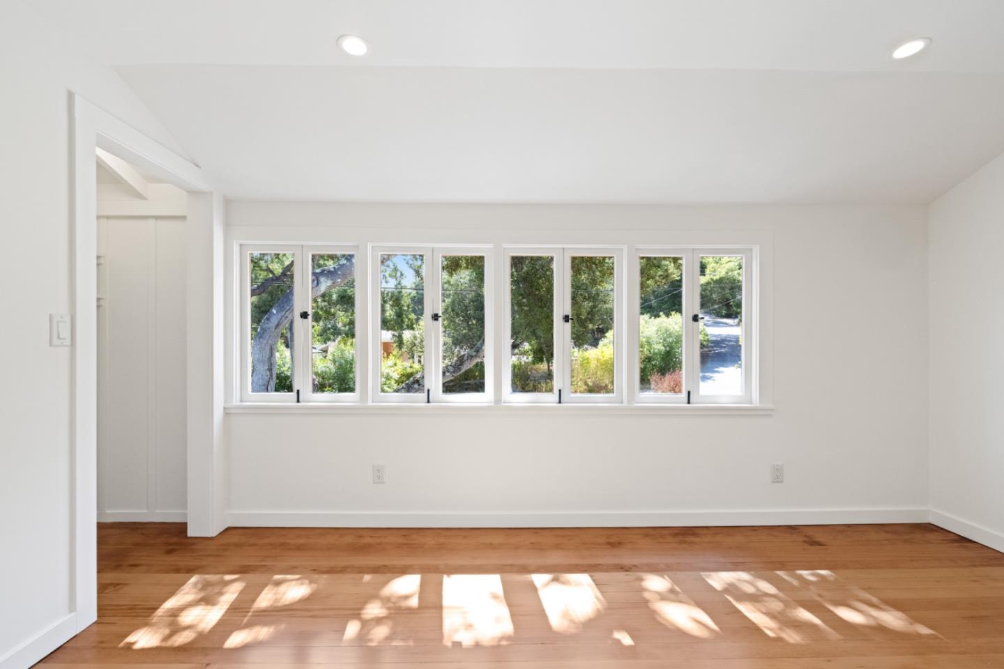 Detail Gallery Image 32 of 45 For 18 Upper Cir, Carmel Valley,  CA 93924 - 5 Beds | 2 Baths