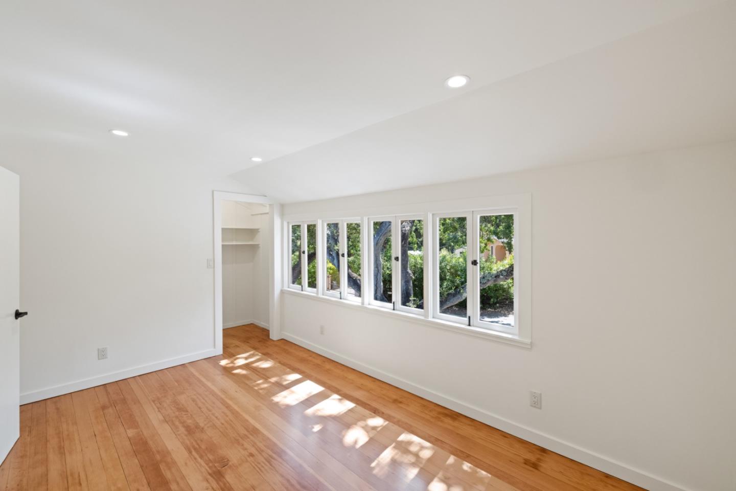 Detail Gallery Image 33 of 45 For 18 Upper Cir, Carmel Valley,  CA 93924 - 5 Beds | 2 Baths