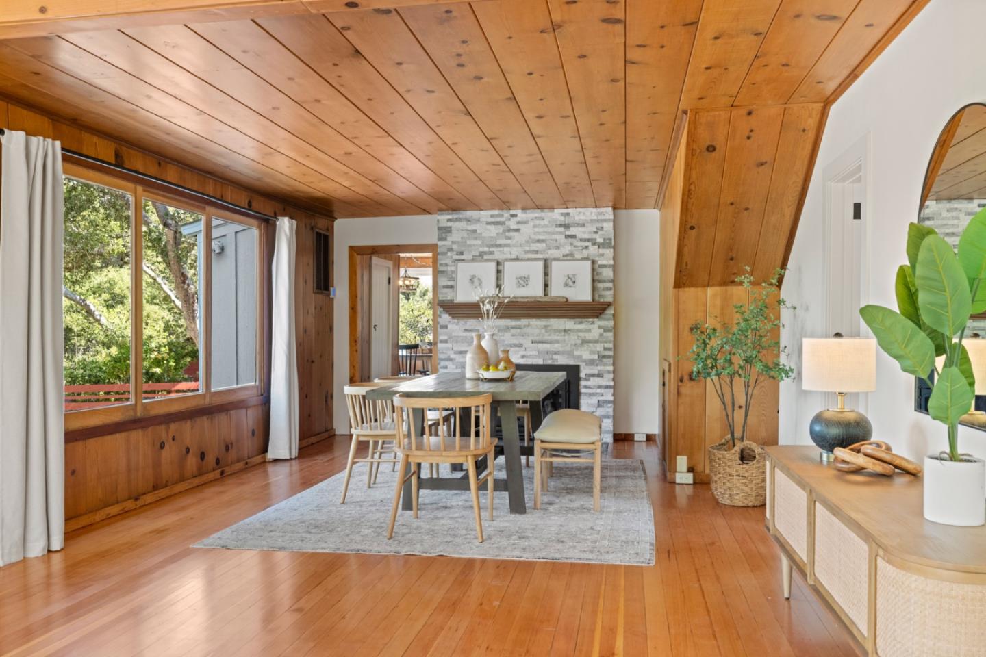Detail Gallery Image 5 of 45 For 18 Upper Cir, Carmel Valley,  CA 93924 - 5 Beds | 2 Baths