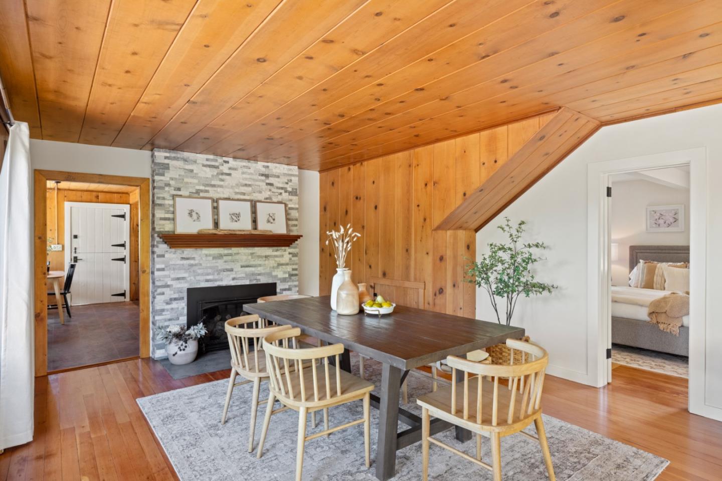 Detail Gallery Image 9 of 45 For 18 Upper Cir, Carmel Valley,  CA 93924 - 5 Beds | 2 Baths
