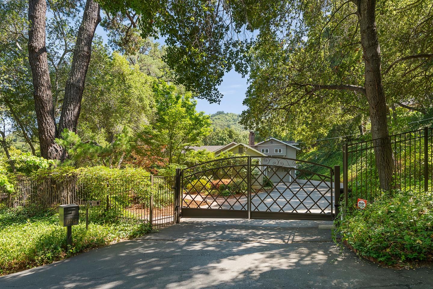 Detail Gallery Image 8 of 61 For 15745 Peach Hill Rd, Saratoga,  CA 95070 - 4 Beds | 3 Baths