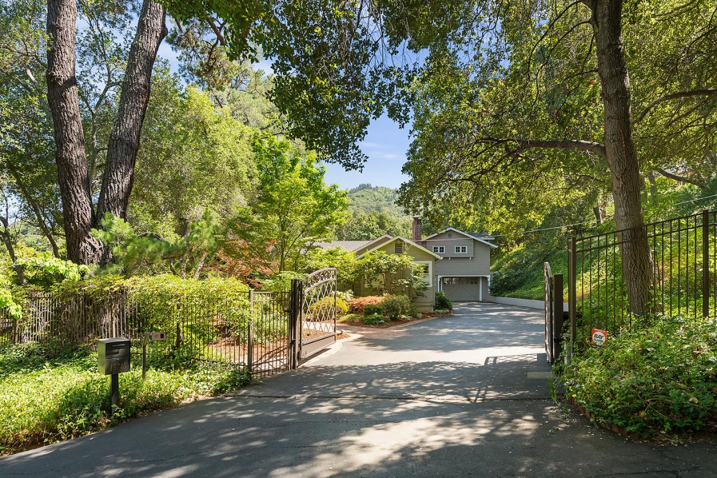 Detail Gallery Image 9 of 61 For 15745 Peach Hill Rd, Saratoga,  CA 95070 - 4 Beds | 3 Baths
