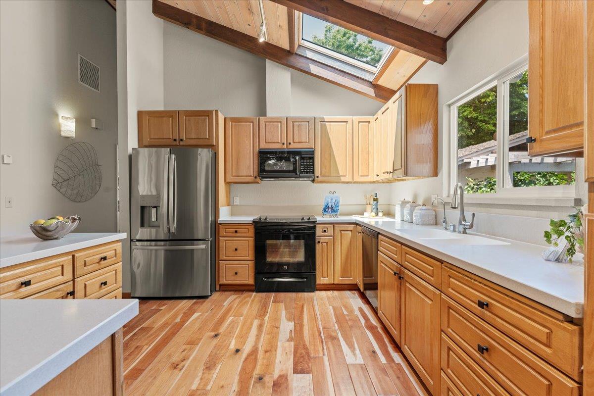 Detail Gallery Image 10 of 45 For 224 Pilkington Ave, Santa Cruz,  CA 95062 - 3 Beds | 3 Baths