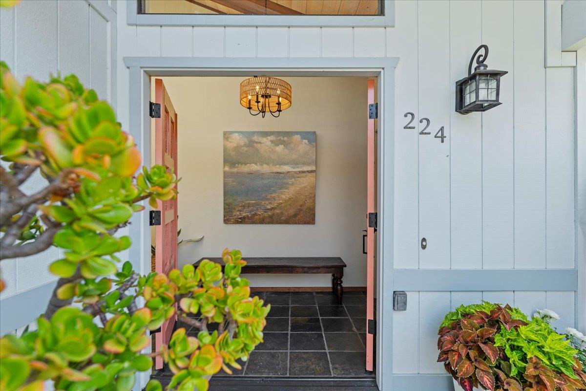 Detail Gallery Image 5 of 45 For 224 Pilkington Ave, Santa Cruz,  CA 95062 - 3 Beds | 3 Baths