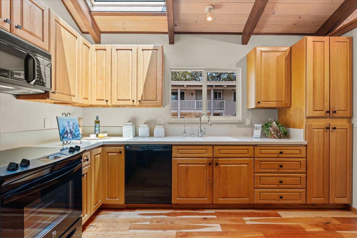 Detail Gallery Image 8 of 45 For 224 Pilkington Ave, Santa Cruz,  CA 95062 - 3 Beds | 3 Baths