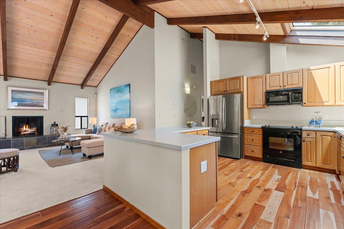 Detail Gallery Image 9 of 45 For 224 Pilkington Ave, Santa Cruz,  CA 95062 - 3 Beds | 3 Baths