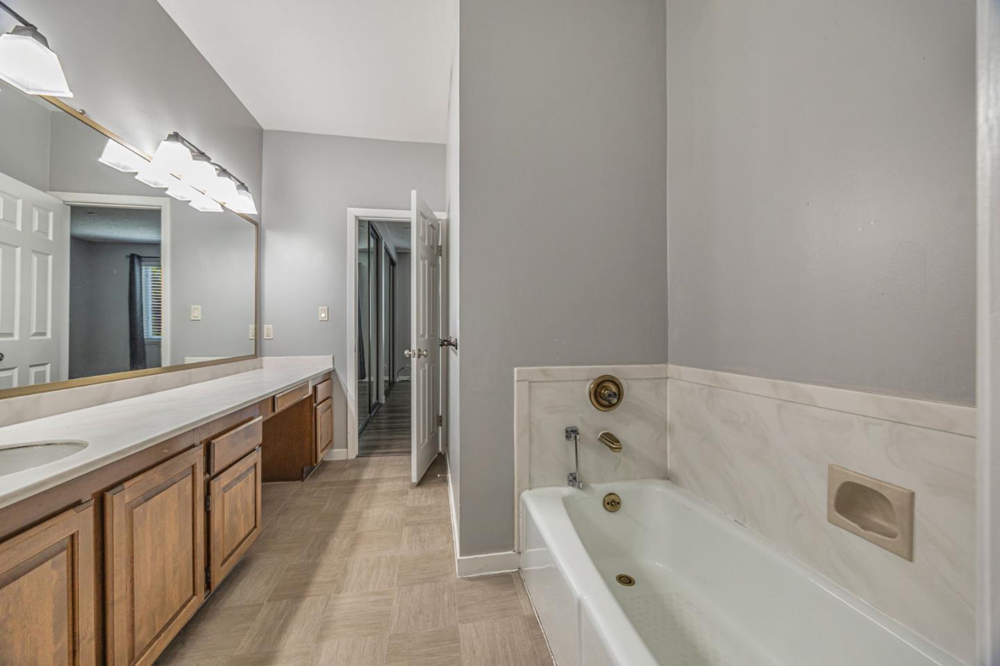 Detail Gallery Image 21 of 32 For 320 Elm St #111,  San Mateo,  CA 94401 - 3 Beds | 2 Baths