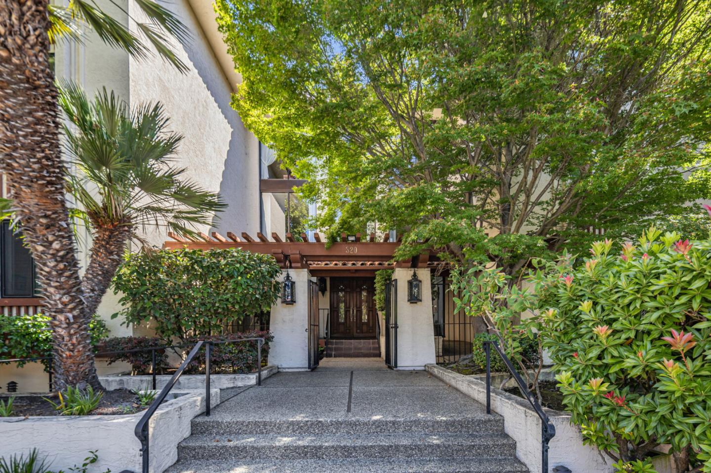 Detail Gallery Image 3 of 32 For 320 Elm St #111,  San Mateo,  CA 94401 - 3 Beds | 2 Baths