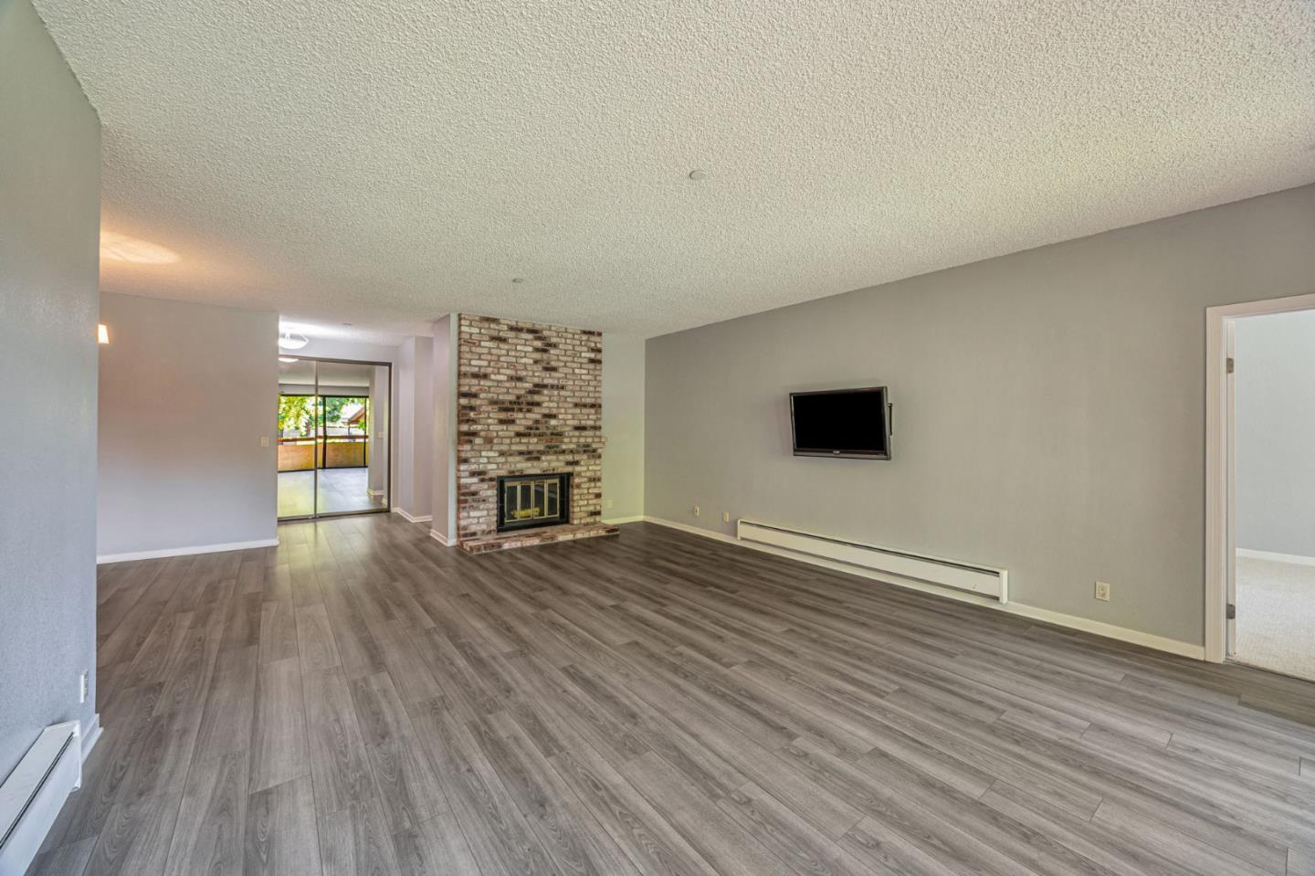 Detail Gallery Image 8 of 32 For 320 Elm St #111,  San Mateo,  CA 94401 - 3 Beds | 2 Baths