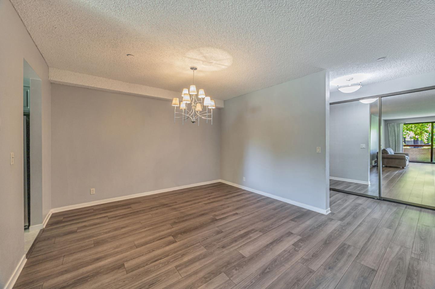 Detail Gallery Image 9 of 32 For 320 Elm St #111,  San Mateo,  CA 94401 - 3 Beds | 2 Baths