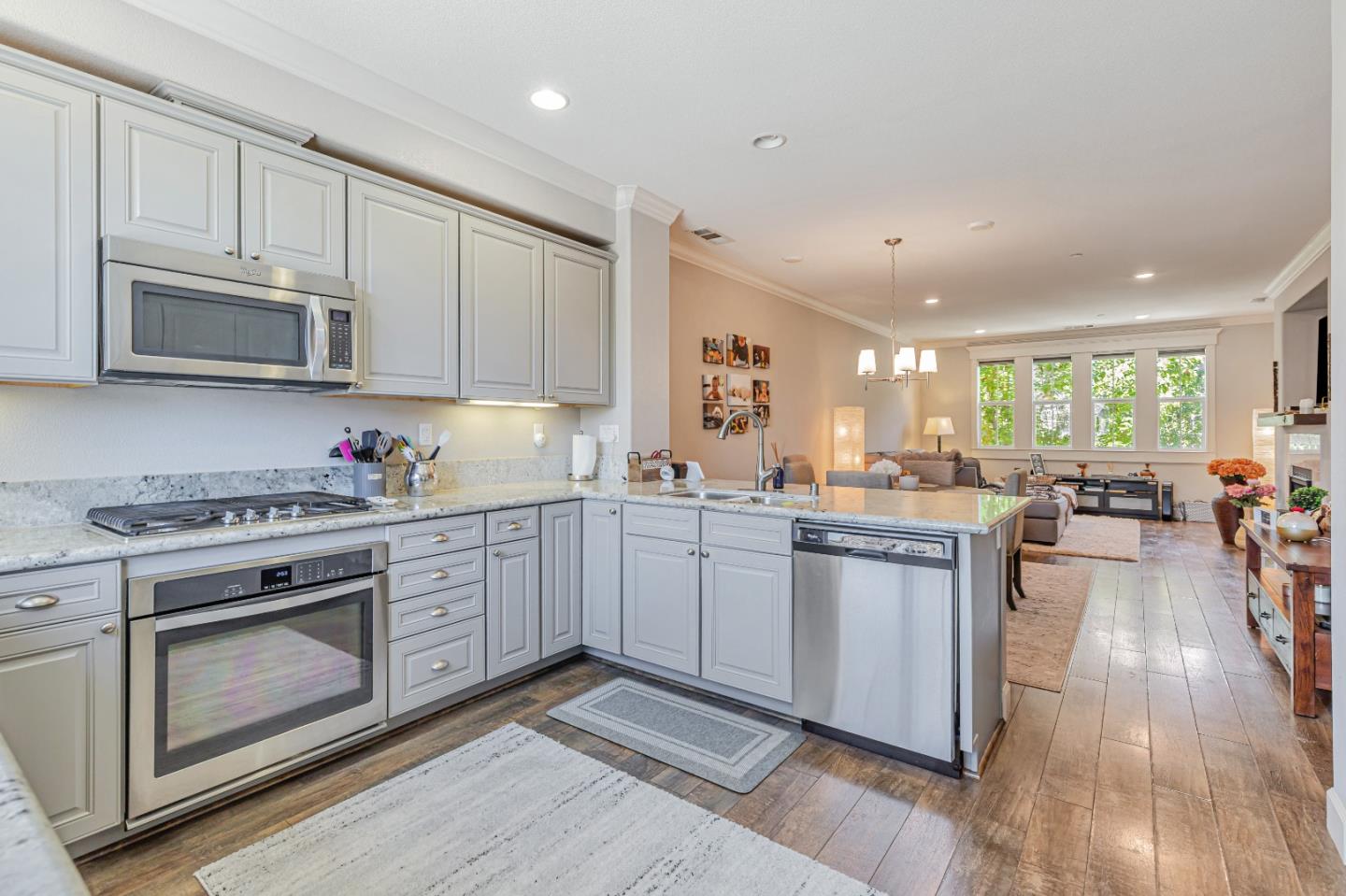 Detail Gallery Image 14 of 34 For 31 Dill Ln, Morgan Hill,  CA 95037 - 3 Beds | 2/1 Baths