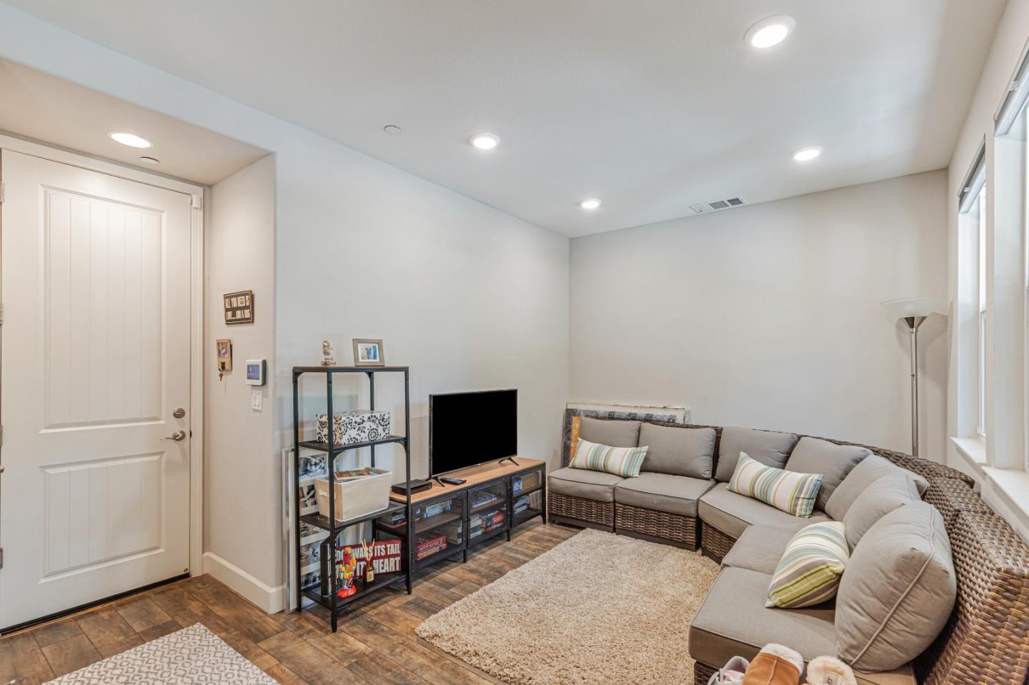 Detail Gallery Image 16 of 34 For 31 Dill Ln, Morgan Hill,  CA 95037 - 3 Beds | 2/1 Baths