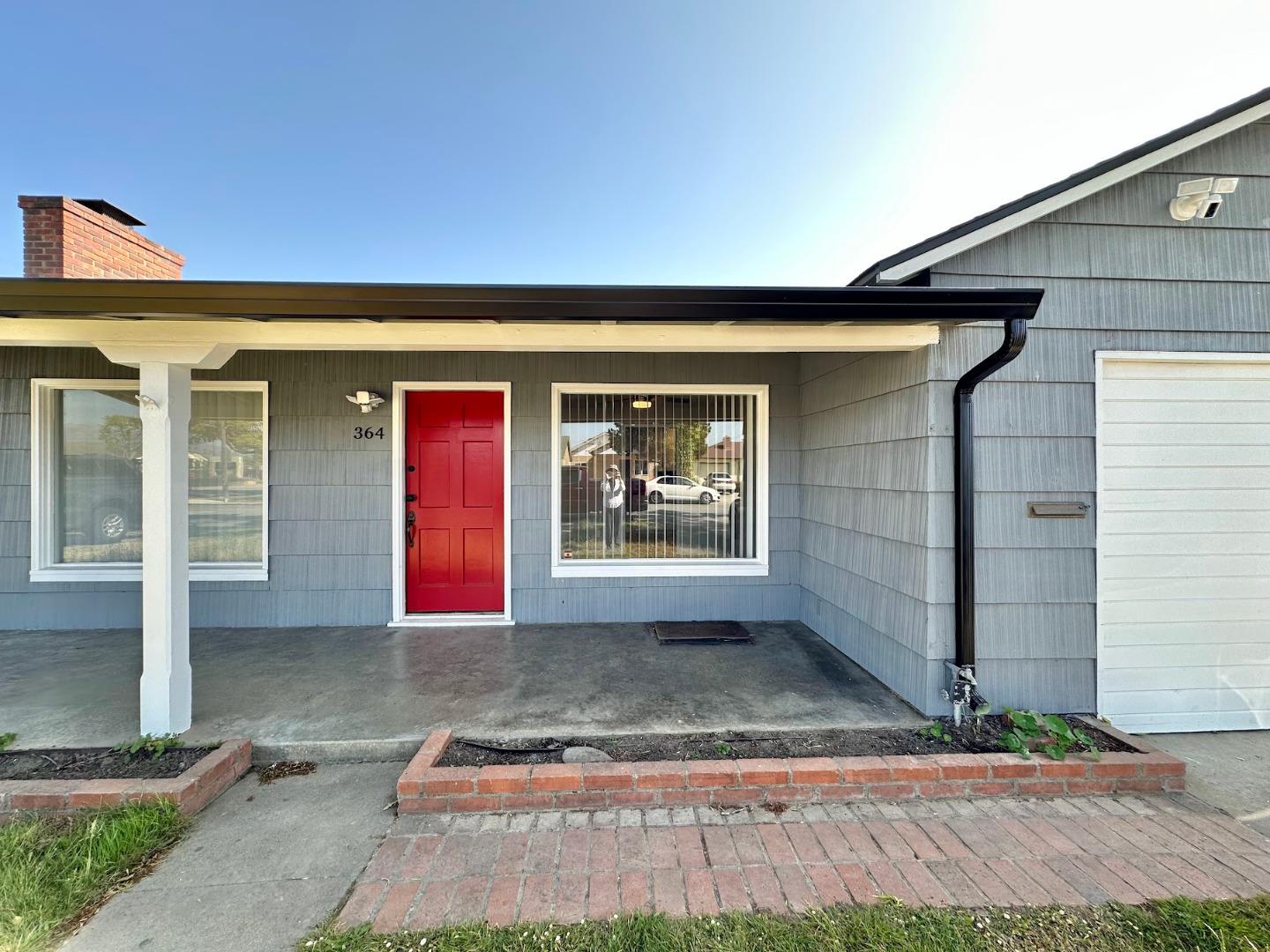 Detail Gallery Image 2 of 23 For 364 Sequoia St, Salinas,  CA 93906 - 3 Beds | 1/1 Baths
