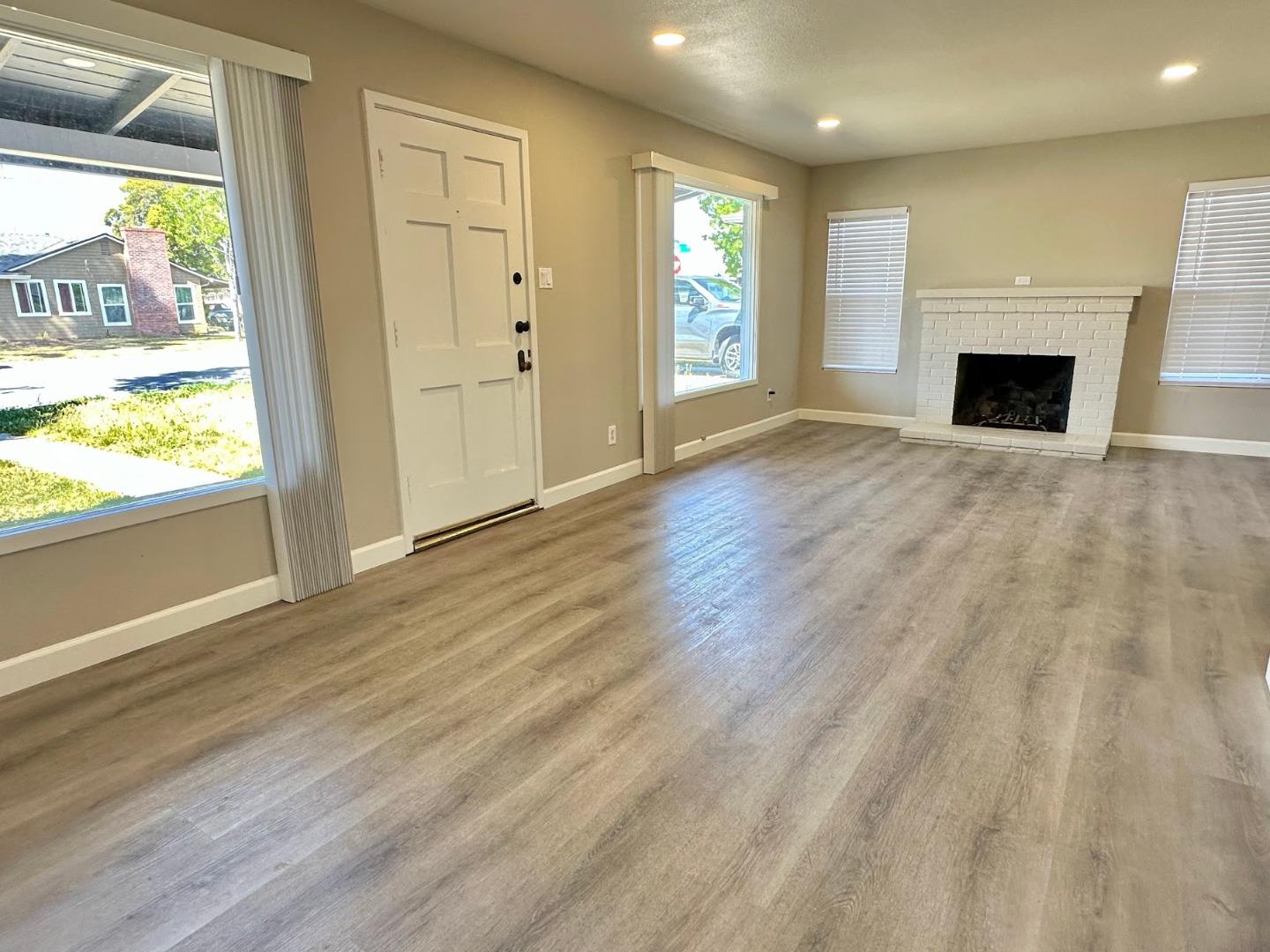Detail Gallery Image 3 of 23 For 364 Sequoia St, Salinas,  CA 93906 - 3 Beds | 1/1 Baths