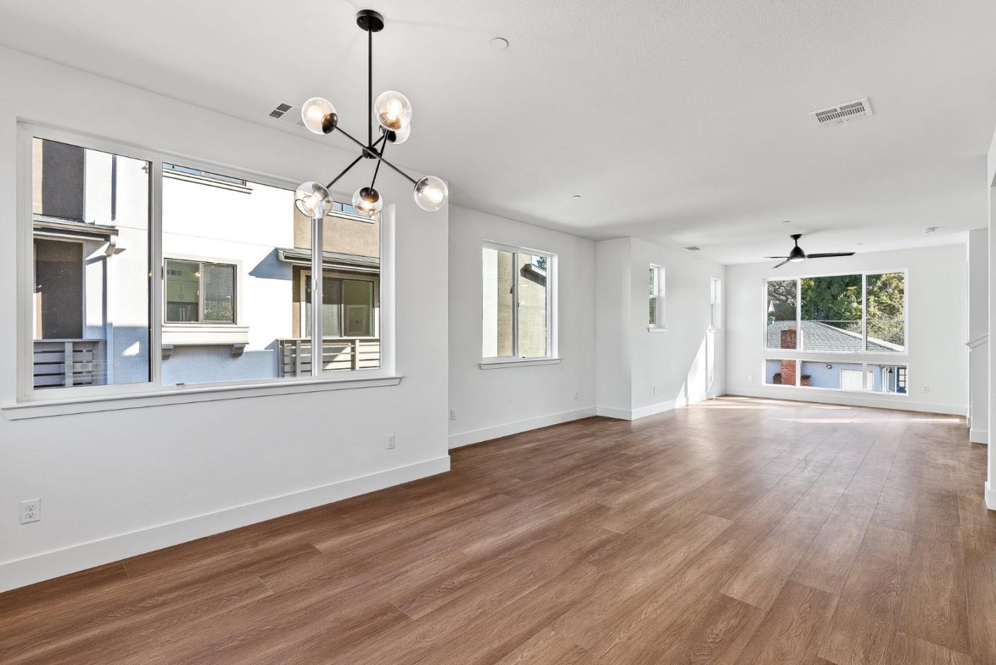 Detail Gallery Image 19 of 29 For 939 Woodside Rd, Redwood City,  CA 94061 - 4 Beds | 2/1 Baths